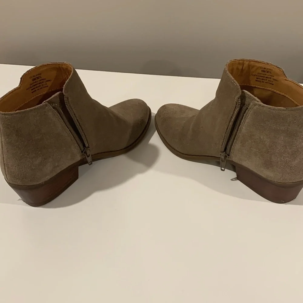 Boots - Picture 7 of 7